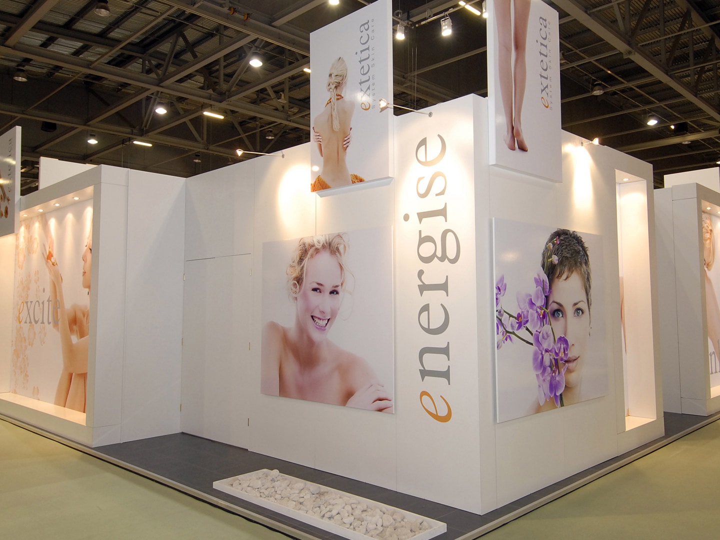 Enclosed Exhibition Stand for Aesthetic Brand